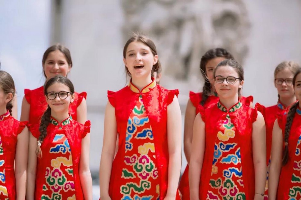 The 2019 Hangzhou Global Qipao Festival  Kicked off in Paris, France